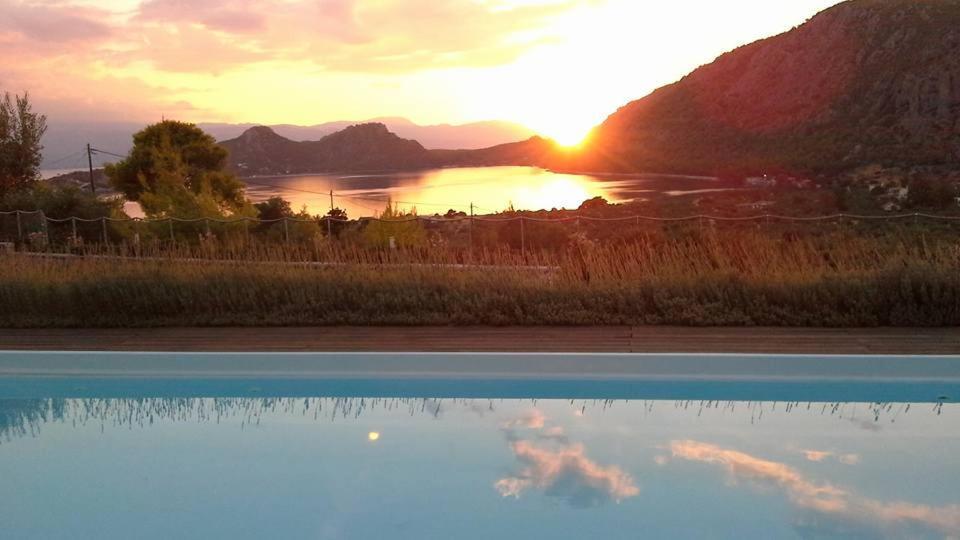 Villa Armonia Vouliagmeni insjö Exteriör bild